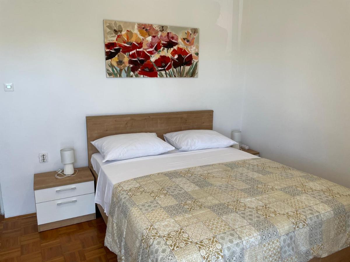 Diana Rooms And Apartments Starigrad Paklenica Exteriér fotografie