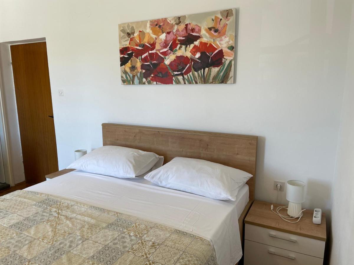 Diana Rooms And Apartments Starigrad Paklenica Exteriér fotografie