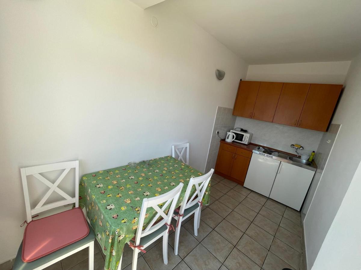 Diana Rooms And Apartments Starigrad Paklenica Exteriér fotografie