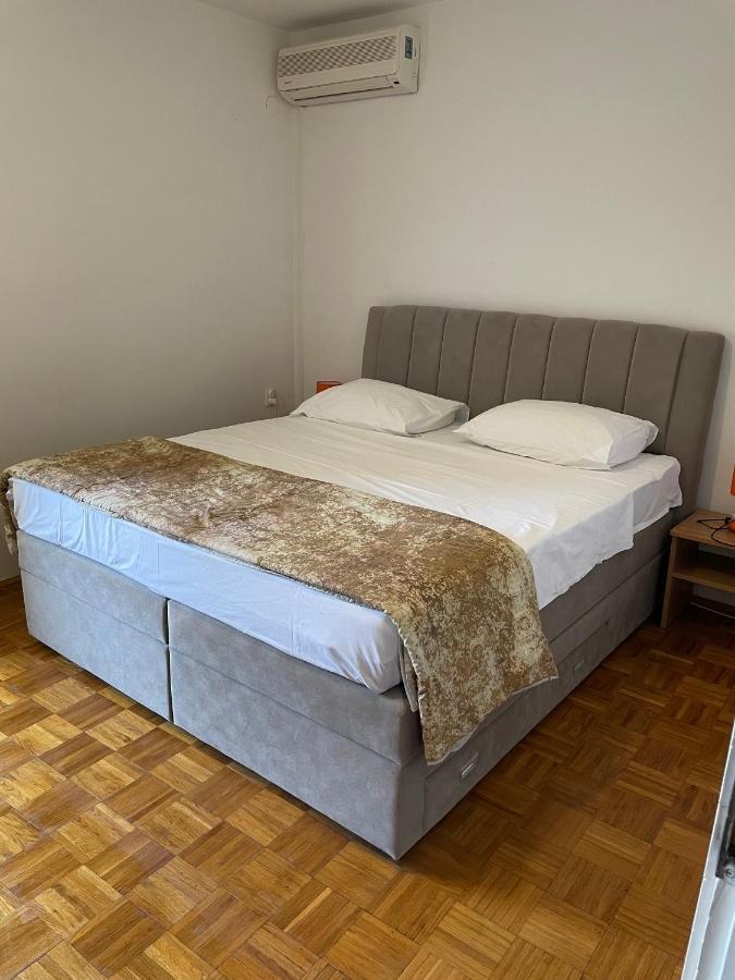 Diana Rooms And Apartments Starigrad Paklenica Exteriér fotografie