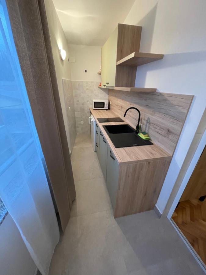 Diana Rooms And Apartments Starigrad Paklenica Exteriér fotografie