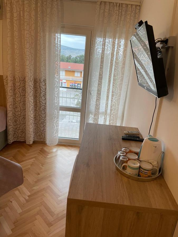 Diana Rooms And Apartments Starigrad Paklenica Exteriér fotografie
