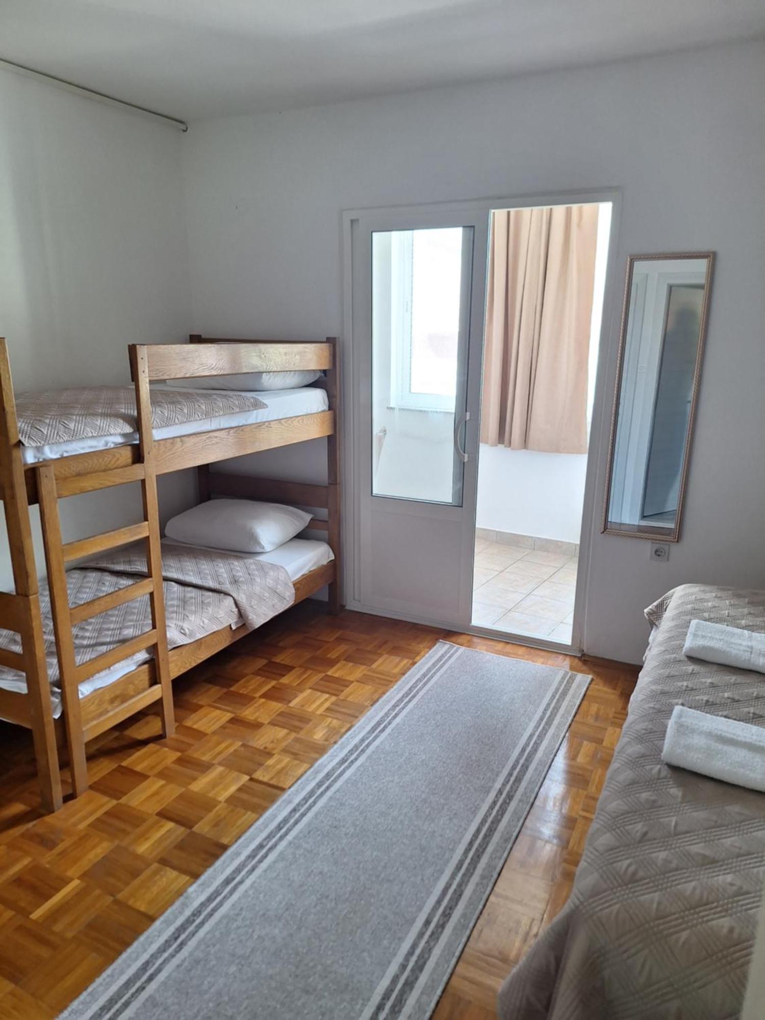Diana Rooms And Apartments Starigrad Paklenica Exteriér fotografie