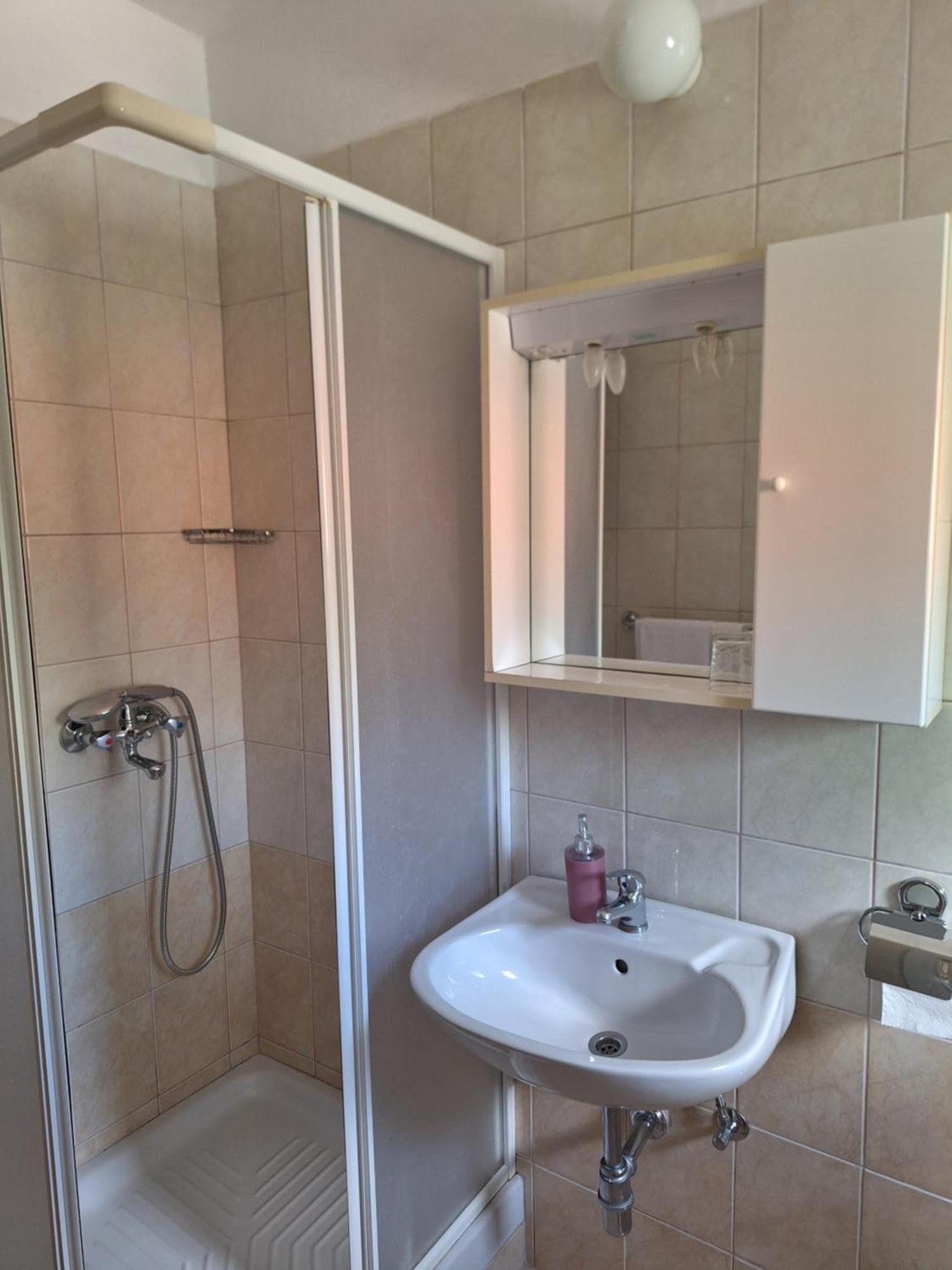Diana Rooms And Apartments Starigrad Paklenica Exteriér fotografie