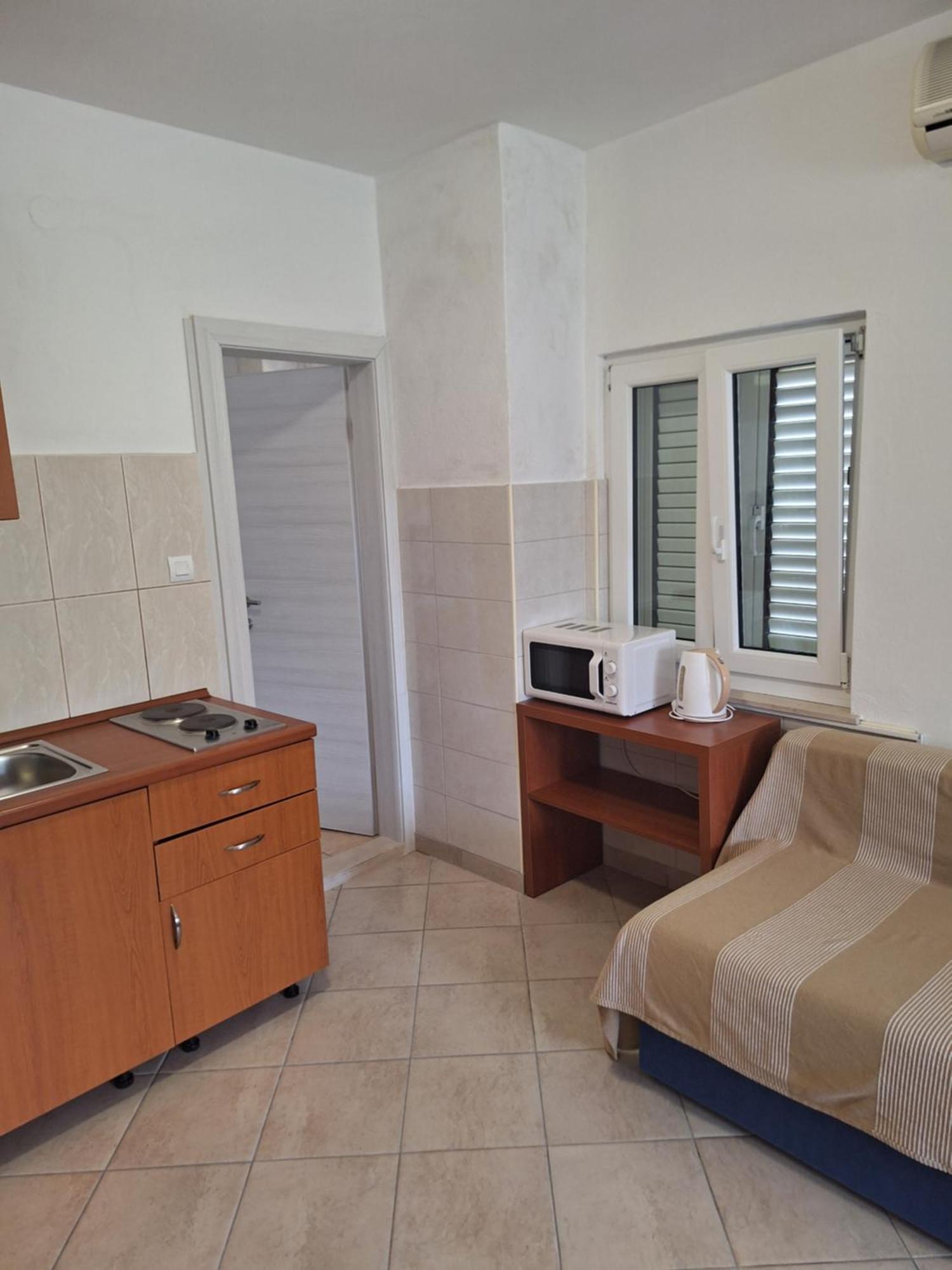 Diana Rooms And Apartments Starigrad Paklenica Exteriér fotografie