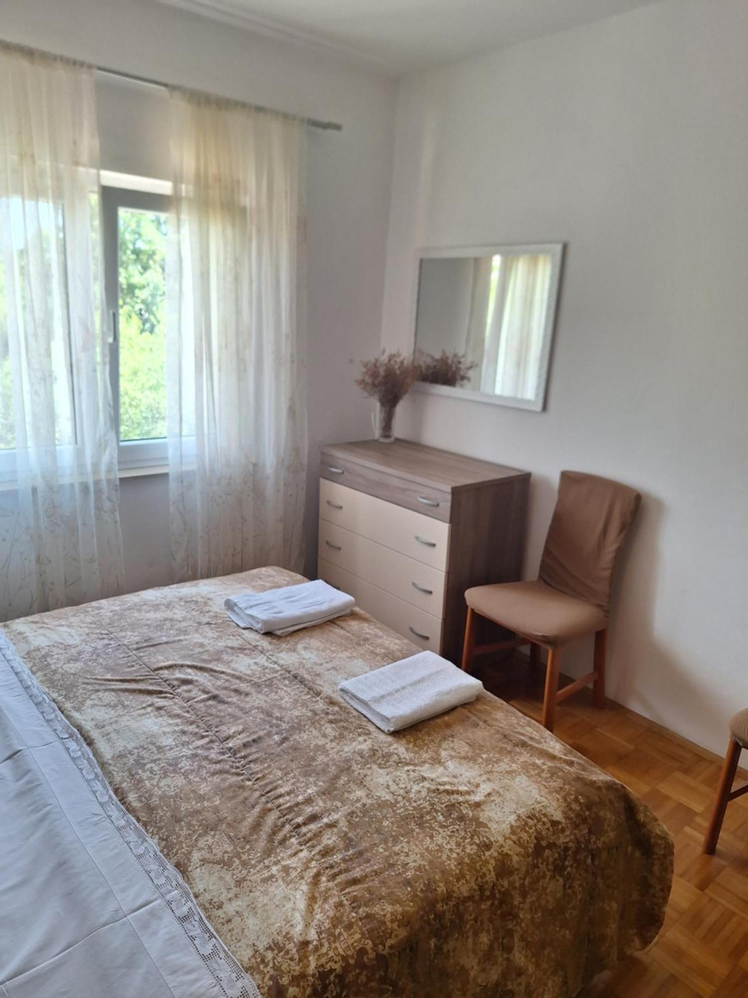 Diana Rooms And Apartments Starigrad Paklenica Exteriér fotografie