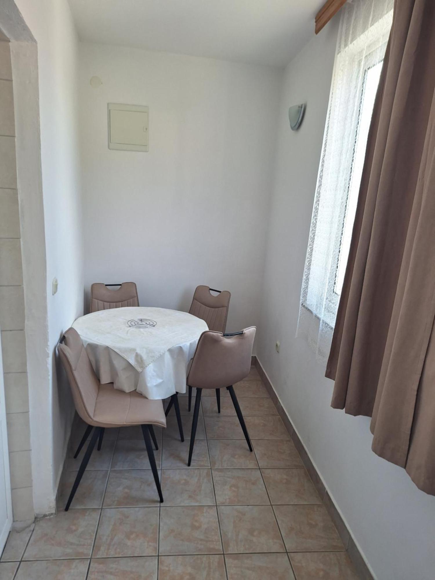Diana Rooms And Apartments Starigrad Paklenica Exteriér fotografie