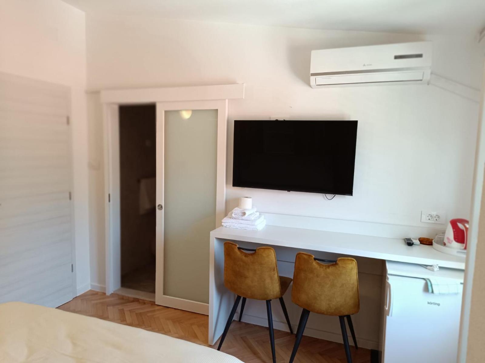 Diana Rooms And Apartments Starigrad Paklenica Pokoj fotografie
