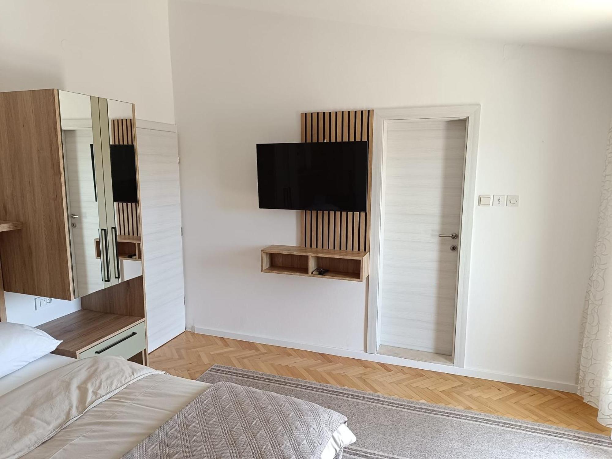 Diana Rooms And Apartments Starigrad Paklenica Exteriér fotografie